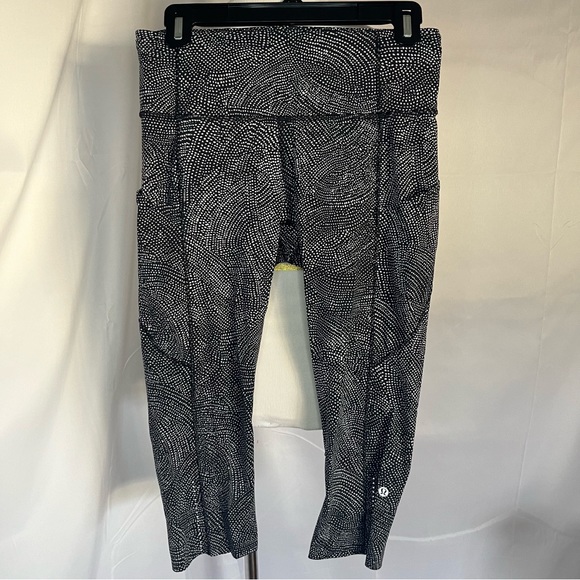 Lululemon Fast and Free Crop 19" Nulux Free Spirit Ice Grey Dot Black Size 8 - Picture 2 of 11